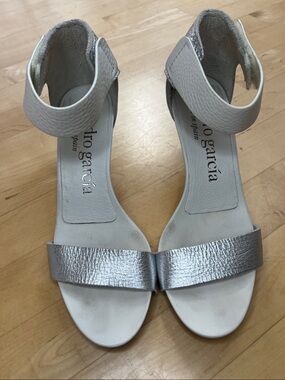 Pedro Garcia  Winka Heels 
Pebbled Leather White & Silver Metallic EU 37.5